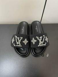 Picture of Louis Vuitton Slippers _SKULVsz35-40XJ0114434